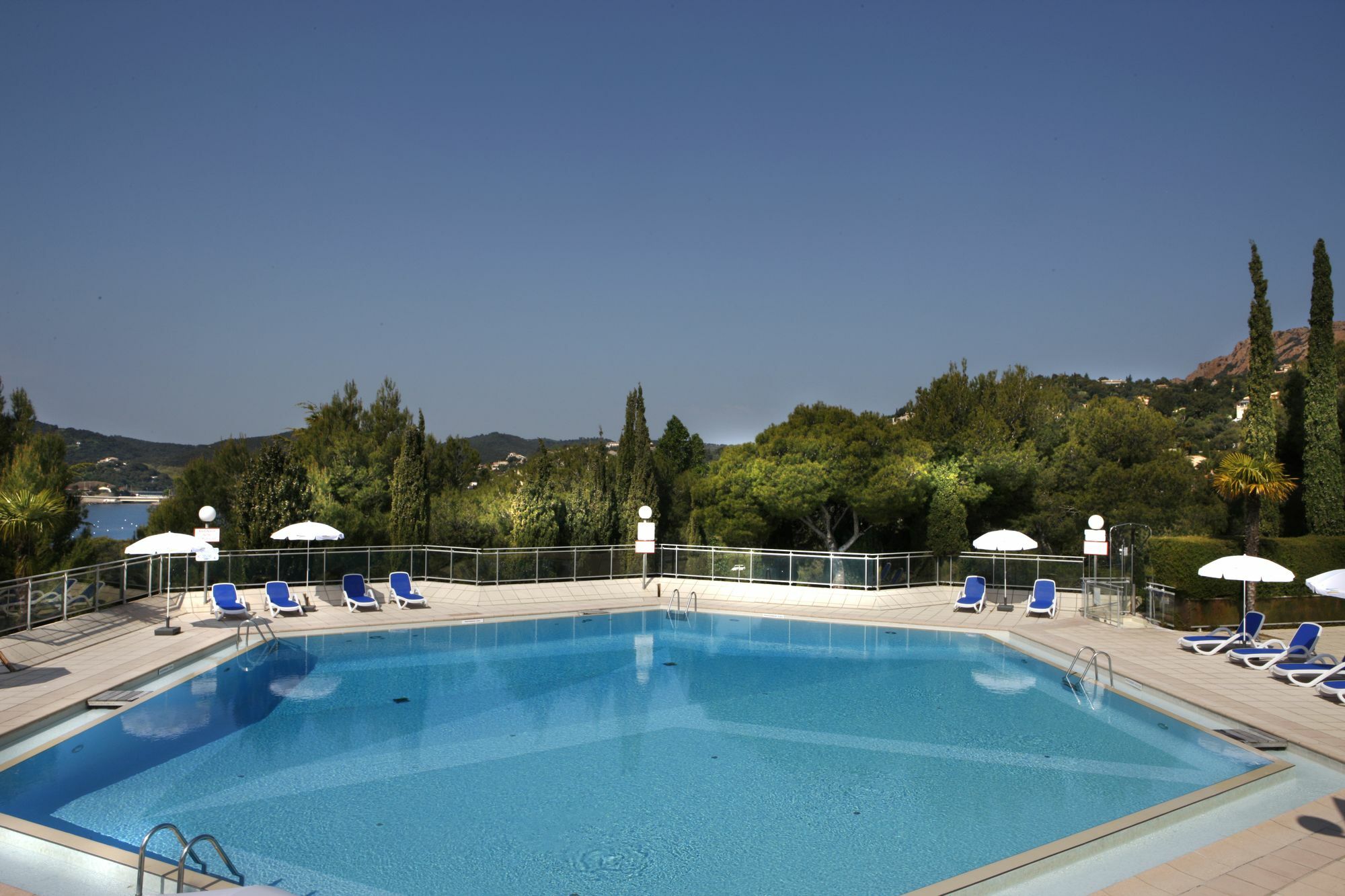 Village Club Les Mas De L'Esterel Saint-Raphaël 外观 照片
